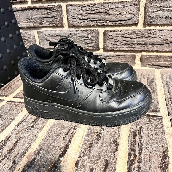 Women’s Nike AF1 - Picture 2 of 4